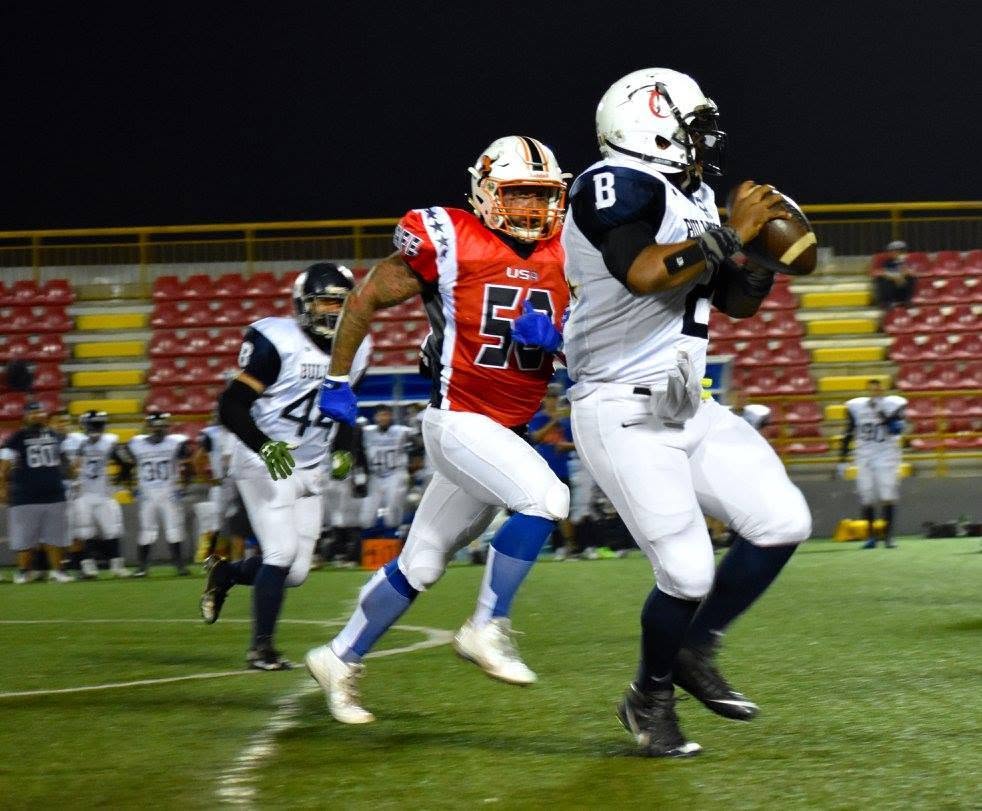 Team USA defender pursuing the ball carrier during the game in San José