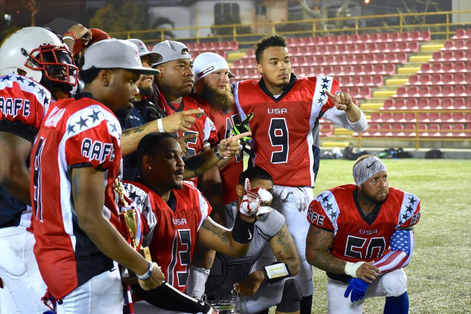 Team USA players gathered together on the sideline