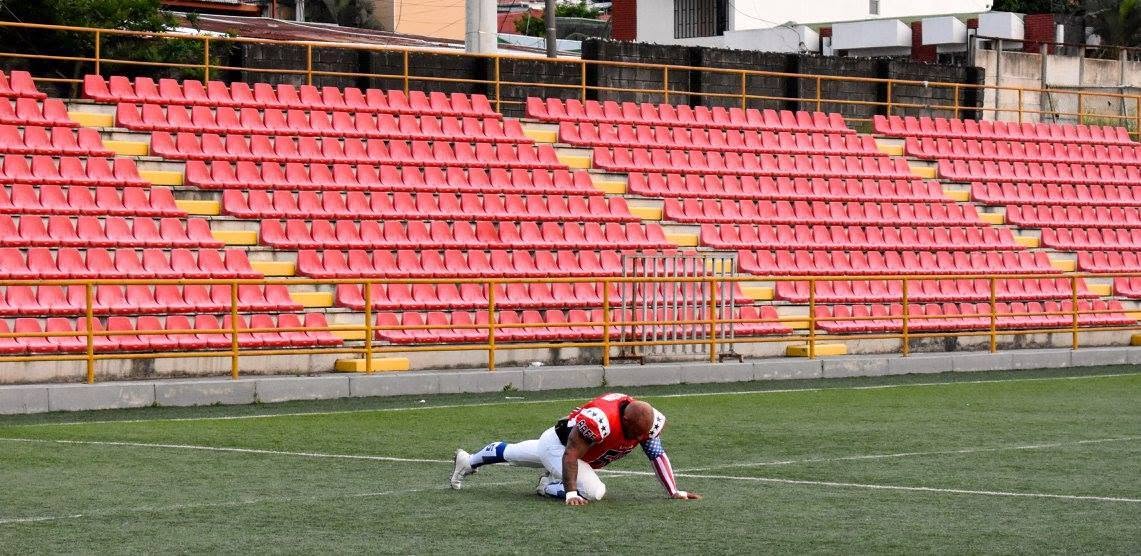Team USA player finishing a play on the field in San José